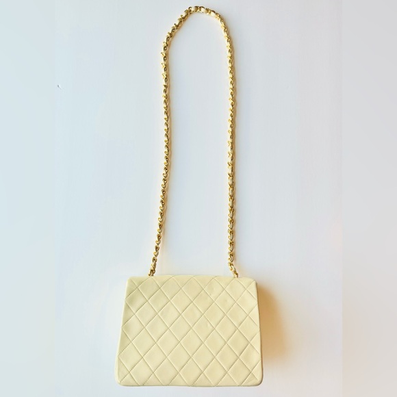 Vintage CHANEL Beige Mini Bag 90s Gold Hardware Lambskin Final price drop ๐ - Picture 4 of 15